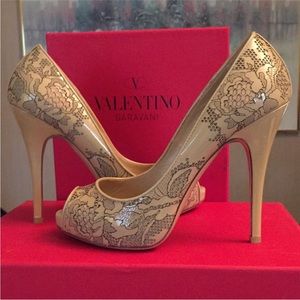Valentino Garavani Nude Patent Leather Lace Platform Pumps Size 37